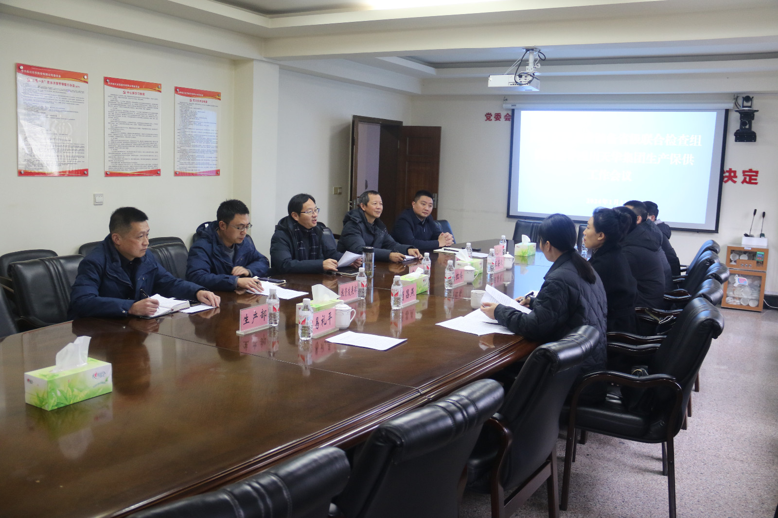 省級(jí)聯(lián)合調(diào)研組到集團(tuán)開展化肥商業(yè)儲(chǔ)備調(diào)研檢查.jpg